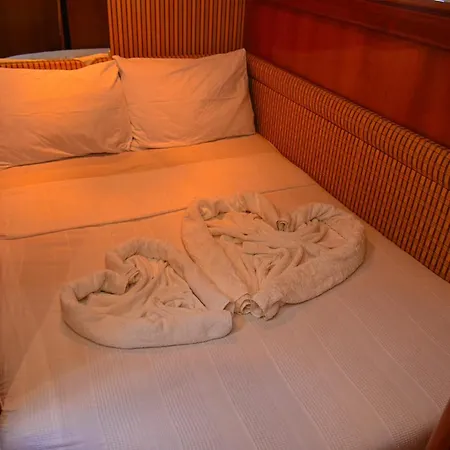 Bådhotel Goekce1yacht *