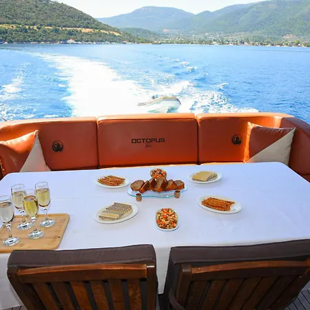 Bådhotel Goekce1yacht *