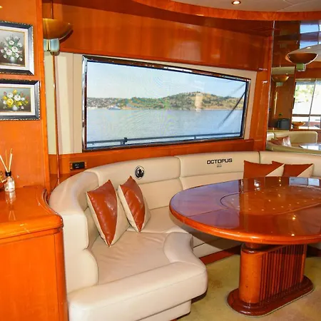 Bådhotel Goekce1yacht *